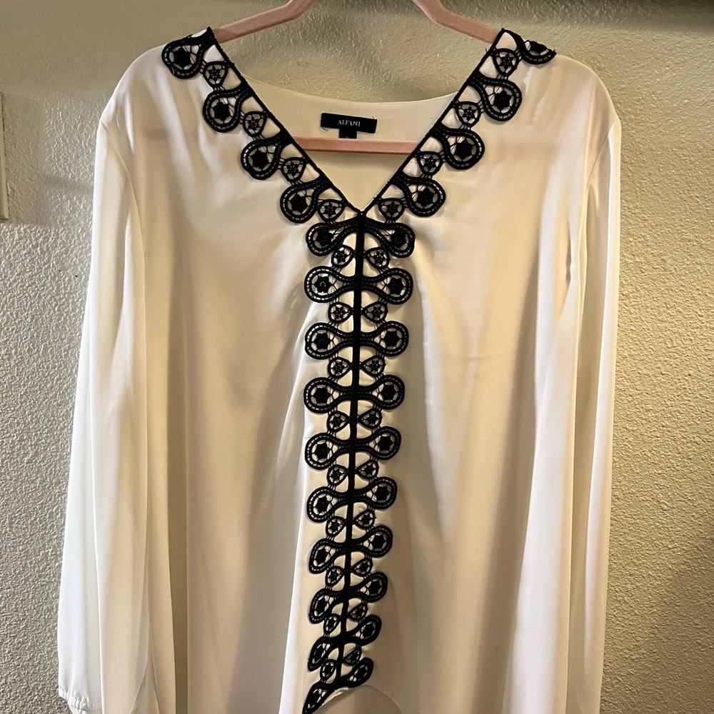 Alfani womans top, white, XL